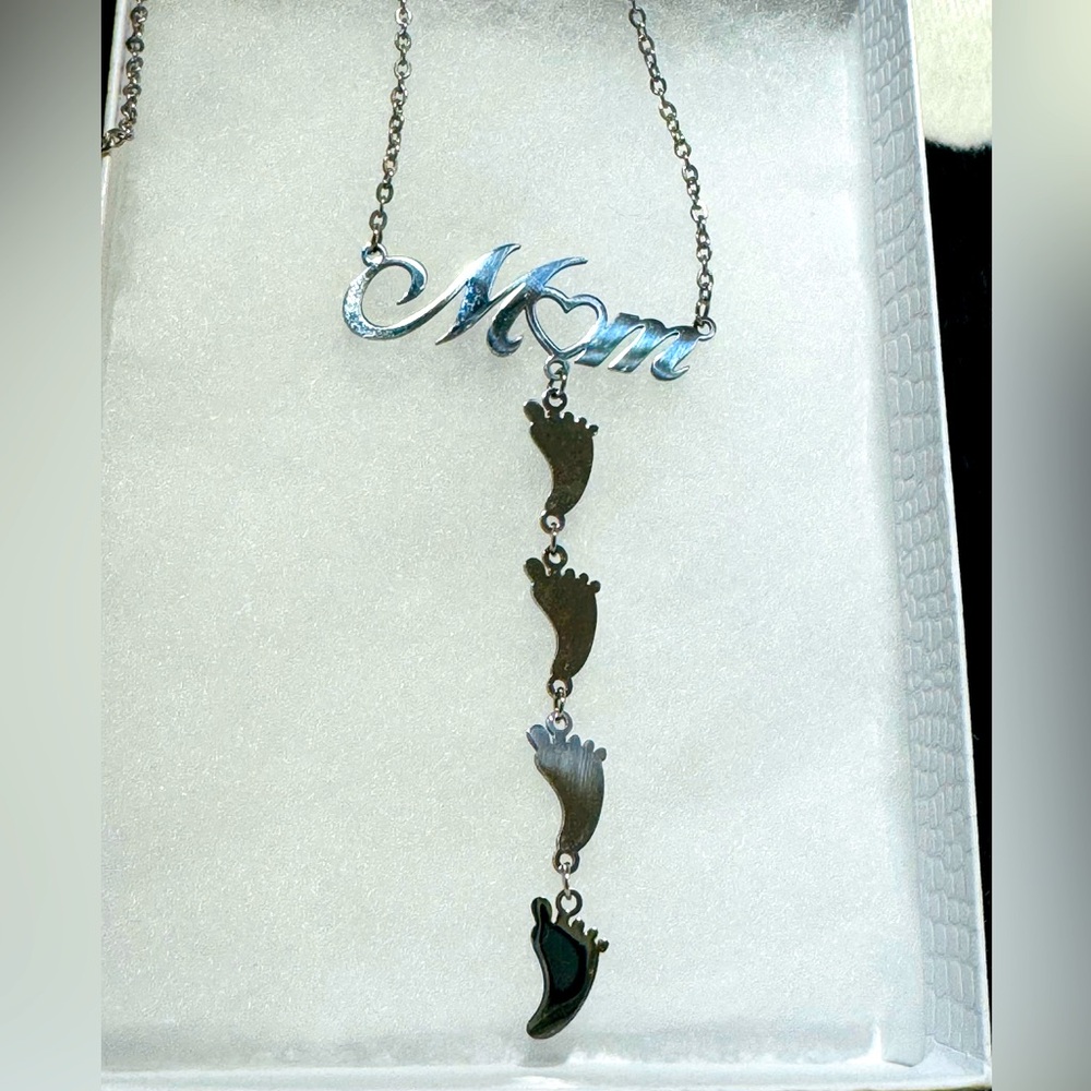 NEW Stainless Steel Baby Footprint Heart Shaped Necklace For Women Doesn'T Fade